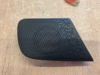 bontott PEUGEOT 208 Jobb első Kis Hangszóró Burkolat