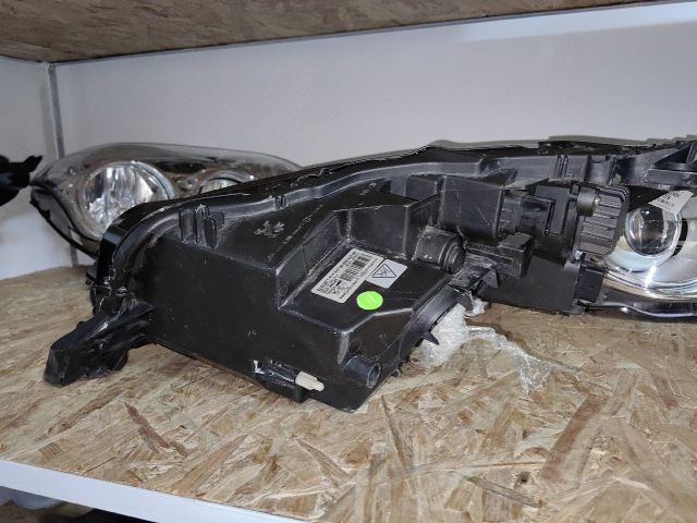 bontott PEUGEOT 208 Jobb Fényszóró