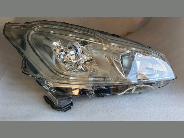 bontott PEUGEOT 208 Jobb Fényszóró