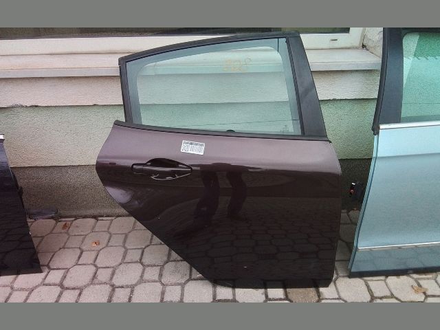 bontott PEUGEOT 208 Jobb hátsó Ajtó (Részeivel)