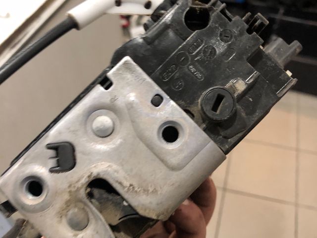 bontott PEUGEOT 208 Jobb hátsó Ajtózár