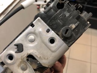 bontott PEUGEOT 208 Jobb hátsó Ajtózár