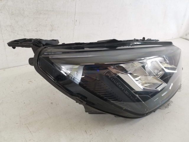 bontott PEUGEOT 208 Jobb Ledes Fényszóró