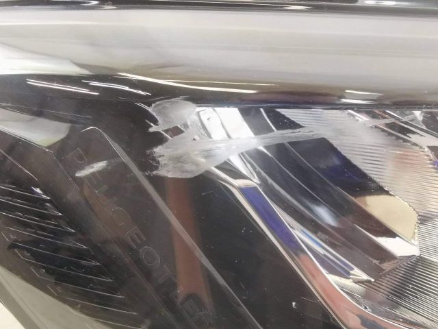 bontott PEUGEOT 208 Jobb Ledes Fényszóró