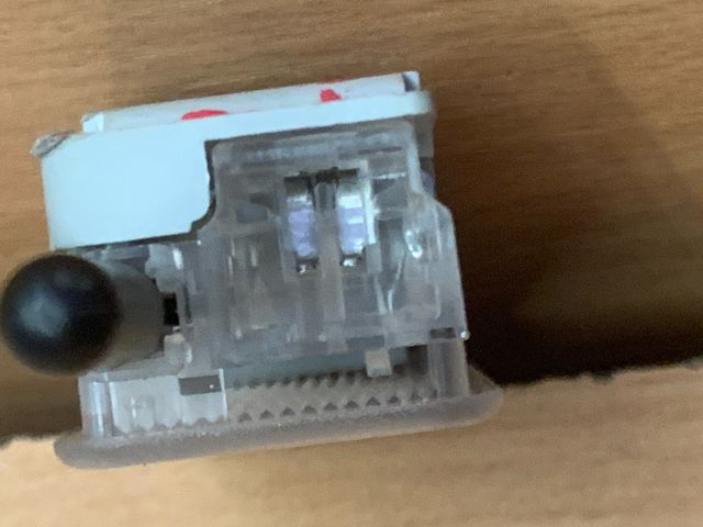 bontott PEUGEOT 208 Kesztyűtartó Világítás