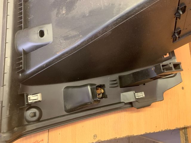 bontott PEUGEOT 208 Kesztyűtartó