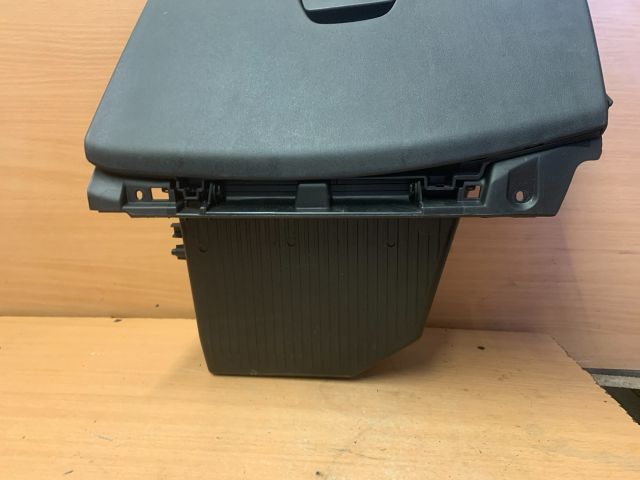 bontott PEUGEOT 208 Kesztyűtartó