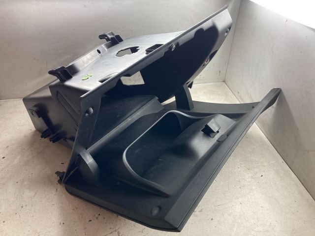 bontott PEUGEOT 208 Kesztyűtartó