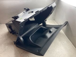 bontott PEUGEOT 208 Kesztyűtartó