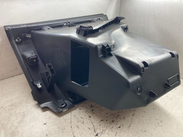 bontott PEUGEOT 208 Kesztyűtartó