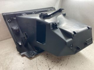 bontott PEUGEOT 208 Kesztyűtartó