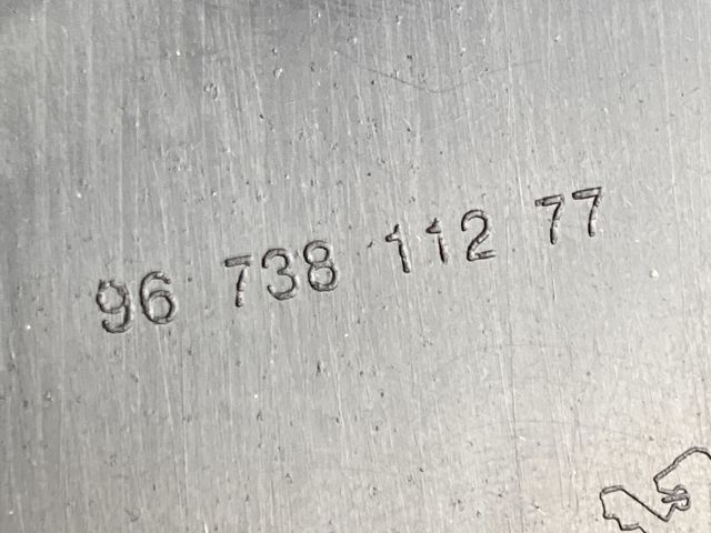 bontott PEUGEOT 208 Kesztyűtartó