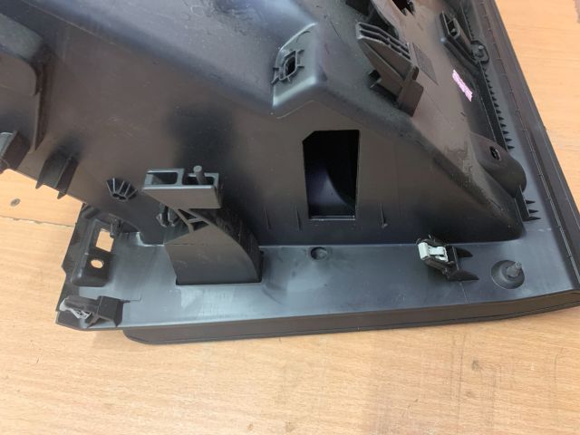 bontott PEUGEOT 208 Kesztyűtartó