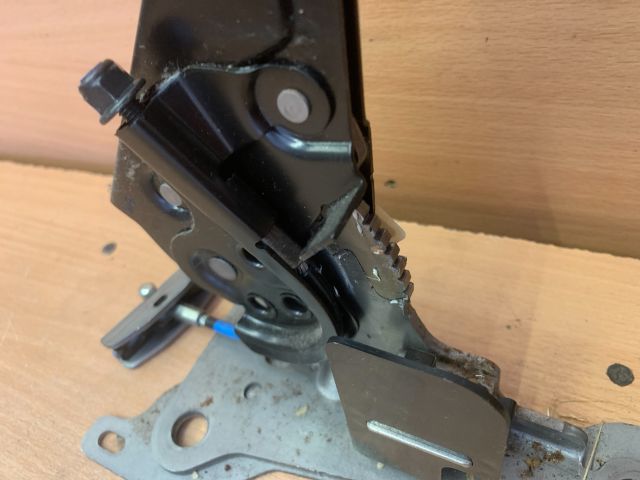 bontott PEUGEOT 208 Kézifék Kar