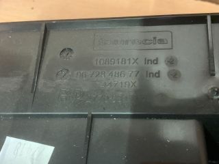 bontott PEUGEOT 208 Középső Szellőző