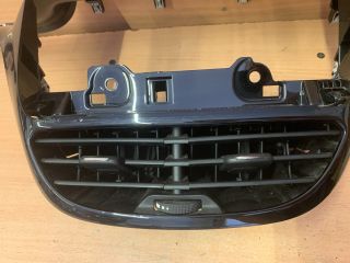 bontott PEUGEOT 208 Középső Szellőző