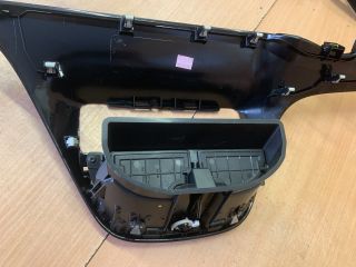 bontott PEUGEOT 208 Középső Szellőző