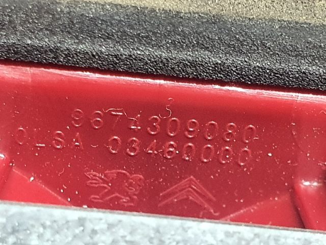 bontott PEUGEOT 208 Pótféklámpa