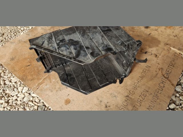 bontott PEUGEOT 3008 Akkumulátor Fedél