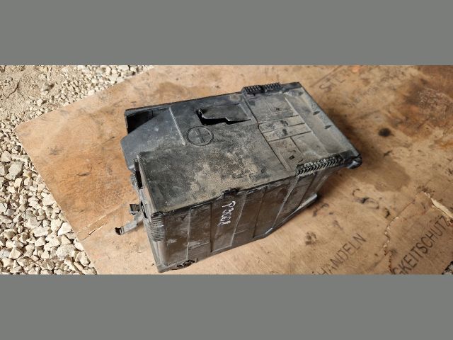 bontott PEUGEOT 3008 Akkumulátor Fedél