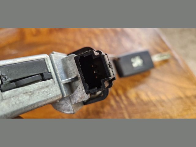 bontott PEUGEOT 3008 Gyújtáskapcsoló