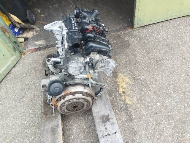 bontott PEUGEOT 3008 Motor (Fűzött blokk hengerfejjel)