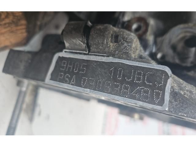 bontott PEUGEOT 3008 Motor (Fűzött blokk hengerfejjel)