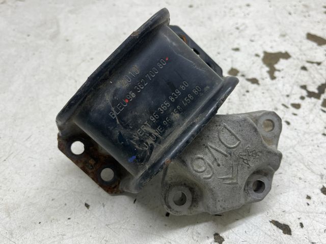 bontott PEUGEOT 3008 Motor Tartó Bak (Pozíciófüggetlen)