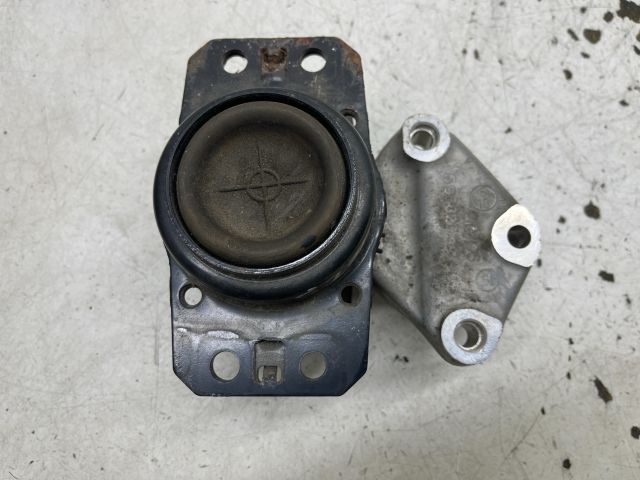 bontott PEUGEOT 3008 Motor Tartó Bak (Pozíciófüggetlen)