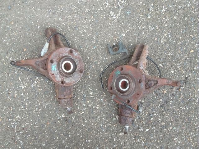 bontott PEUGEOT 3008 Bal első Csonkállvány Kerékaggyal