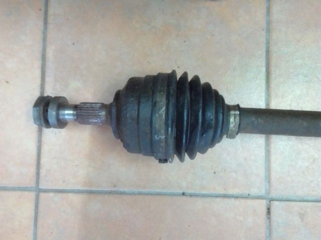 bontott PEUGEOT 3008 Bal Féltengely