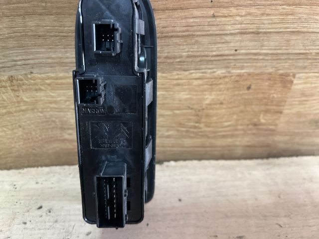 bontott PEUGEOT 3008 Ablakemelő Kapcsoló Négyes / Kettes