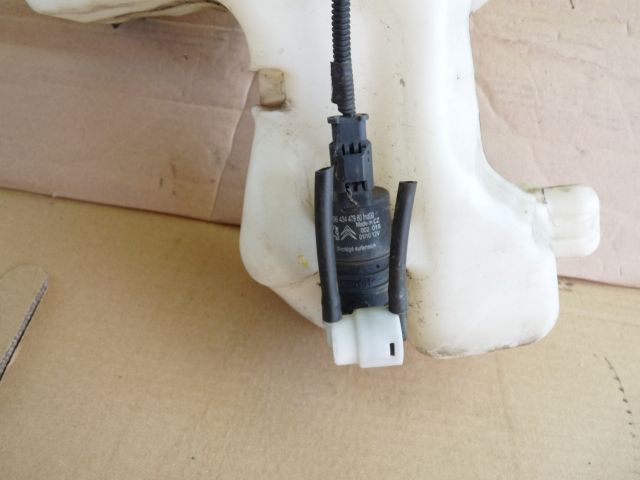 bontott PEUGEOT 3008 Ablakmosó Tartály