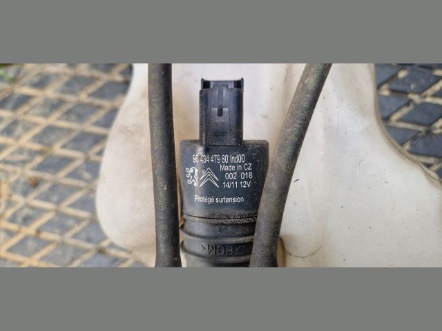 bontott PEUGEOT 3008 Ablakmosó Tartály