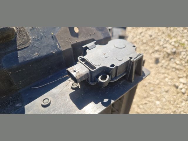 bontott PEUGEOT 3008 Alsó Hűtő Légterelő