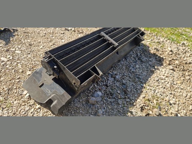 bontott PEUGEOT 3008 Alsó Hűtő Légterelő