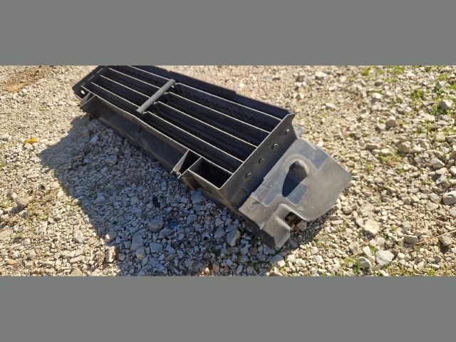 bontott PEUGEOT 3008 Alsó Hűtő Légterelő