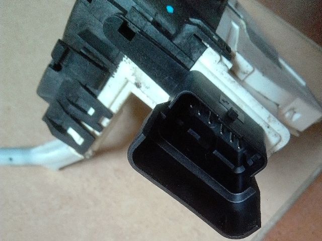 bontott PEUGEOT 3008 Bal első Ajtózár