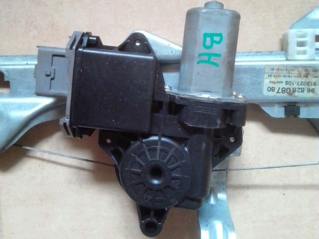 bontott PEUGEOT 3008 Bal hátsó Ablakemelő Motor