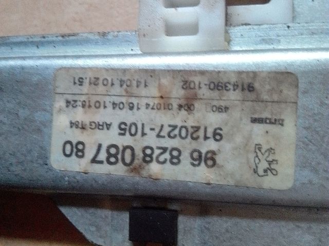 bontott PEUGEOT 3008 Bal hátsó Ablakemelő Szerkezet (Elektromos)