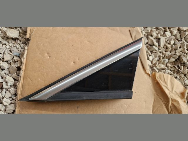 bontott PEUGEOT 3008 Bal Sárvédő Csavar Burkolat