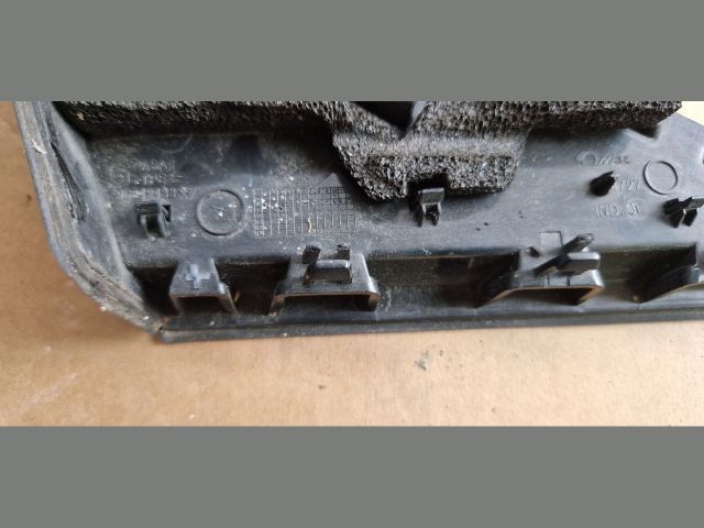 bontott PEUGEOT 3008 Bal Sárvédő Csavar Burkolat