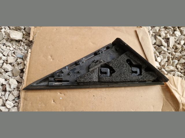 bontott PEUGEOT 3008 Bal Sárvédő Csavar Burkolat