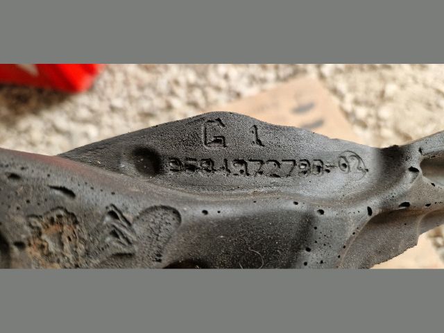 bontott PEUGEOT 3008 Bal Szélvédő Alatti Vízelvezető Műanyag