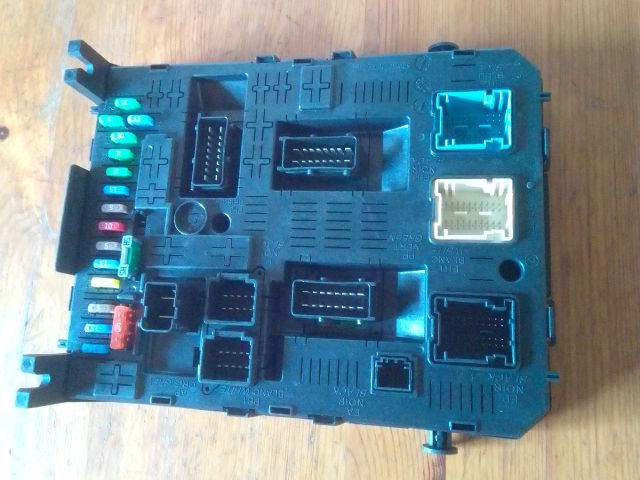 bontott PEUGEOT 3008 Biztosítéktábla Utastér