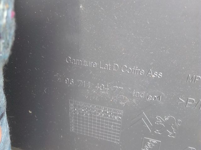 bontott PEUGEOT 3008 Csomagtér Kárpit