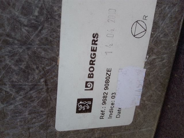 bontott PEUGEOT 3008 Csomagtérajtó Kárpit