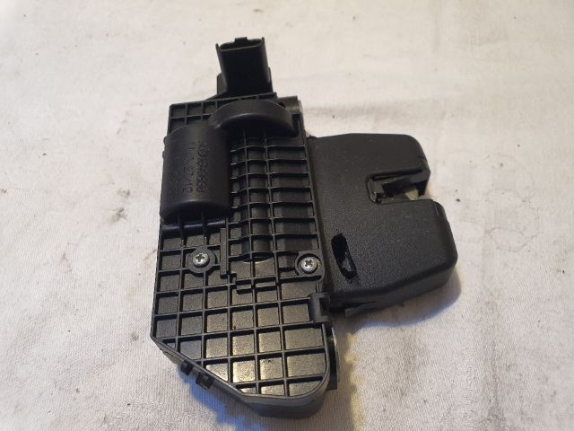 bontott PEUGEOT 3008 Csomagtérajtó Zárszerkezet