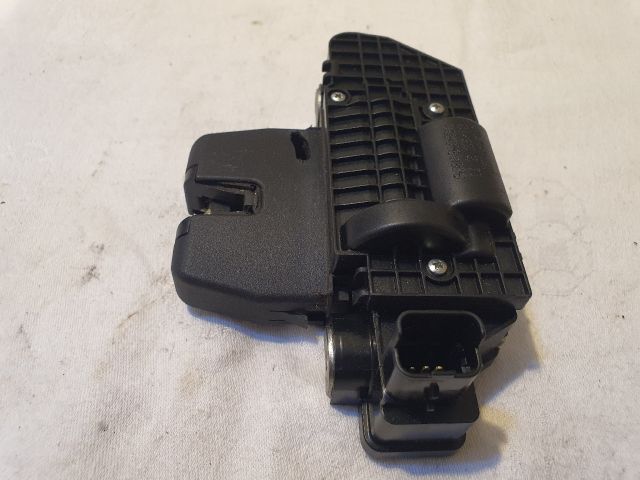 bontott PEUGEOT 3008 Csomagtérajtó Zárszerkezet