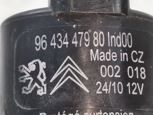 bontott PEUGEOT 3008 Első Ablakmosó Szivattyú